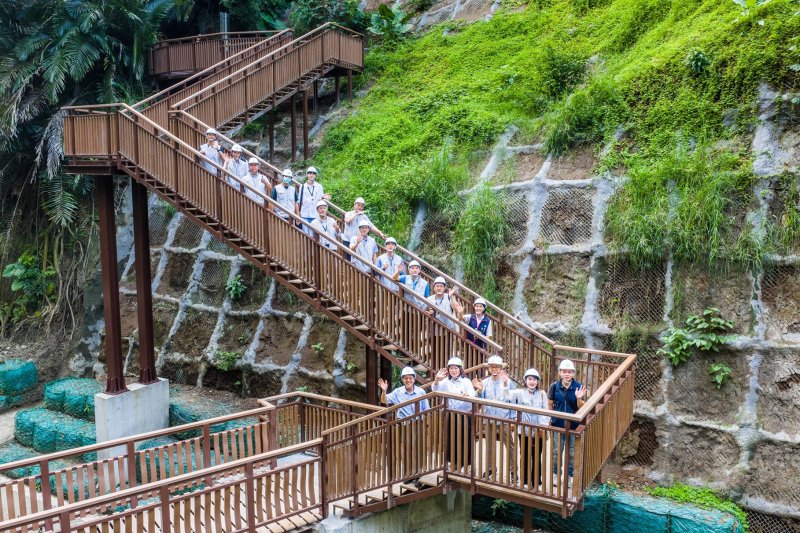 黃敏惠市長視察蘭潭後山步道景觀橋完工情形