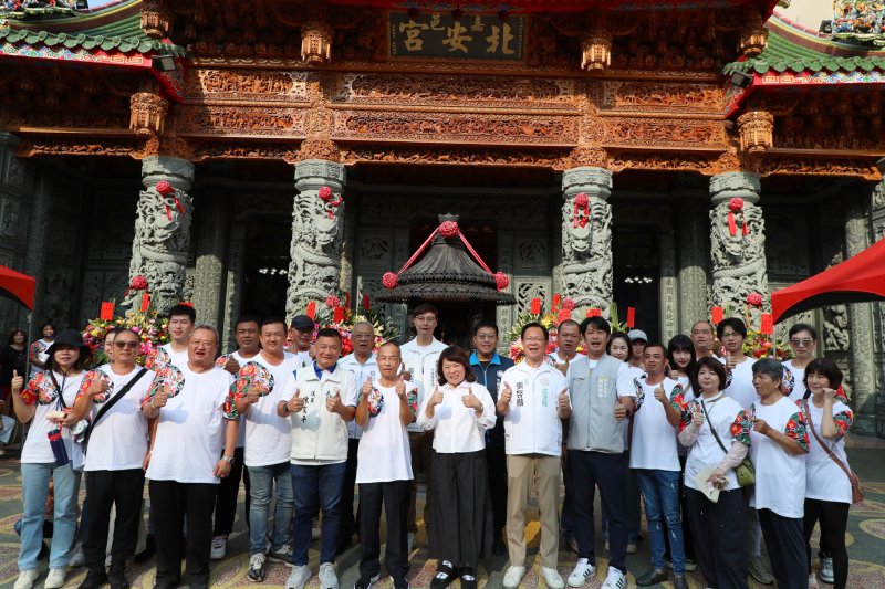 嘉市中秋廟埕熱鬧滾滾!黃敏惠市長參拜四城門土地公祝壽 祈願市民闔家平安 嘉市中秋廟埕熱鬧滾滾!黃敏惠市長參拜四城門土地公祝壽 祈願市民闔家平安