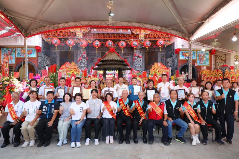 黃敏惠市長表示,今日適逢中華民國雙十國慶及文財尊神聖誕千秋,市府循例前往文財殿祝壽 黃敏惠市長表示,今日適逢中華民國雙十國慶及文財尊神聖誕千秋,市府循例前往文財殿祝壽