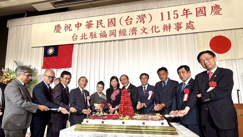黃偉哲市長與現場出席的貴賓合影 黃偉哲市長與現場出席的貴賓合影