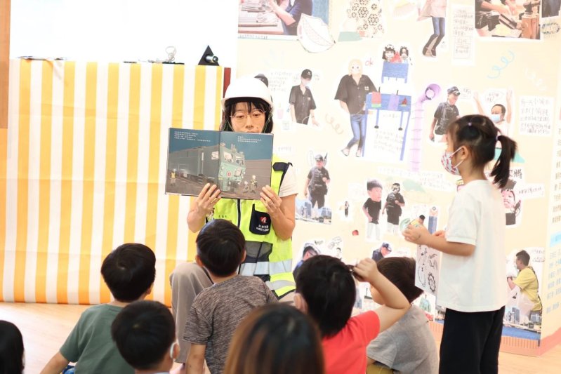 高雄市勞工博物館「勞動繪本種子培訓計畫」所培育的種子師資,共有12位說故事高手順利結訓 高雄市勞工博物館「勞動繪本種子培訓計畫」所培育的種子師資,共有12位說故事高手順利結訓