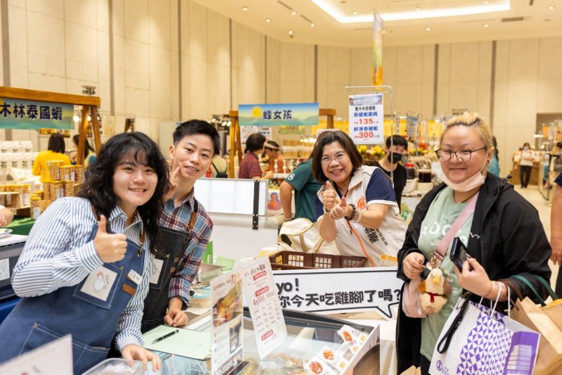 屏東縣政府為推廣屏東農漁畜牧物產、特色好物、伴手禮美食，即日起至10/19再度攜手遠東SOGO台北忠孝館舉辦