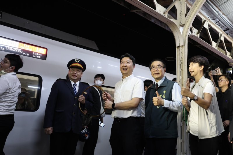 台鐵董事長鄭光遠表示,對台南市民與異鄉遊子而言,台南車站不只是交通場站,更承載世代情感與生活記憶 台鐵董事長鄭光遠表示,對台南市民與異鄉遊子而言,台南車站不只是交通場站,更承載世代情感與生活記憶
