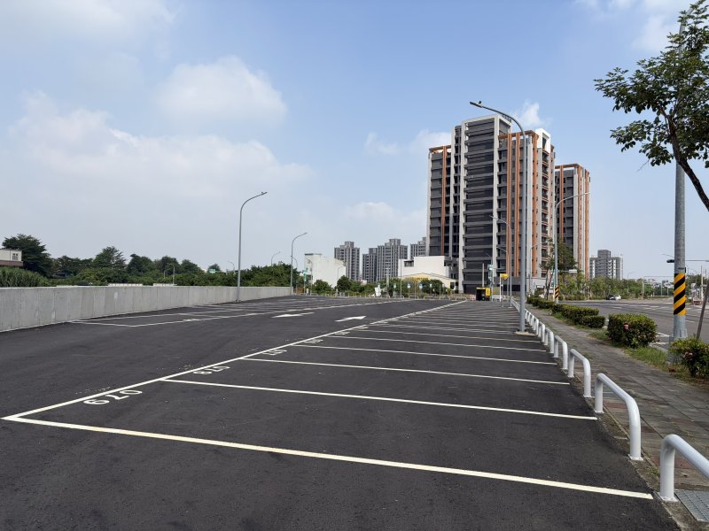湖子內地區路邊及路外共有1,442席汽車位及373席機車位 湖子內地區路邊及路外共有1,442席汽車位及373席機車位