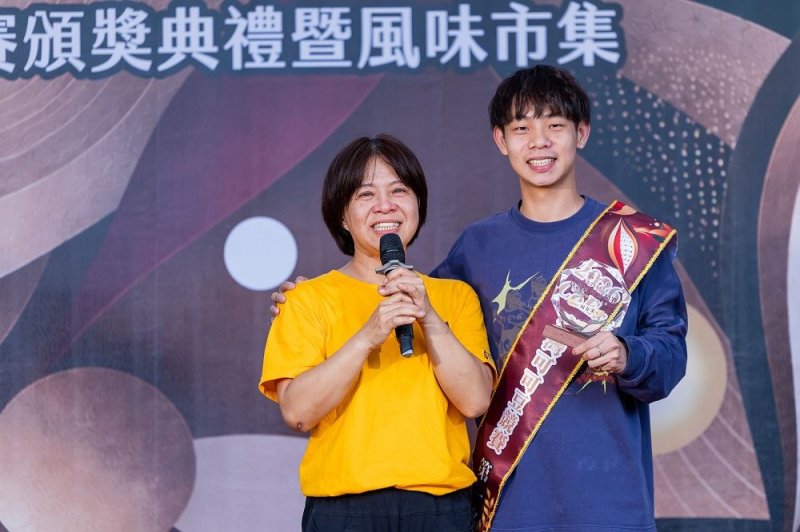 金牌得主老莫可可園莫佳瑋 金牌得主老莫可可園莫佳瑋