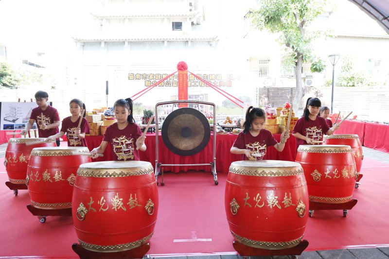 台南市政府今（26）日於公園路舉行「台南市家庭教育中心暨學生輔導諮商中心聯合辦公室新建工程」動土典禮