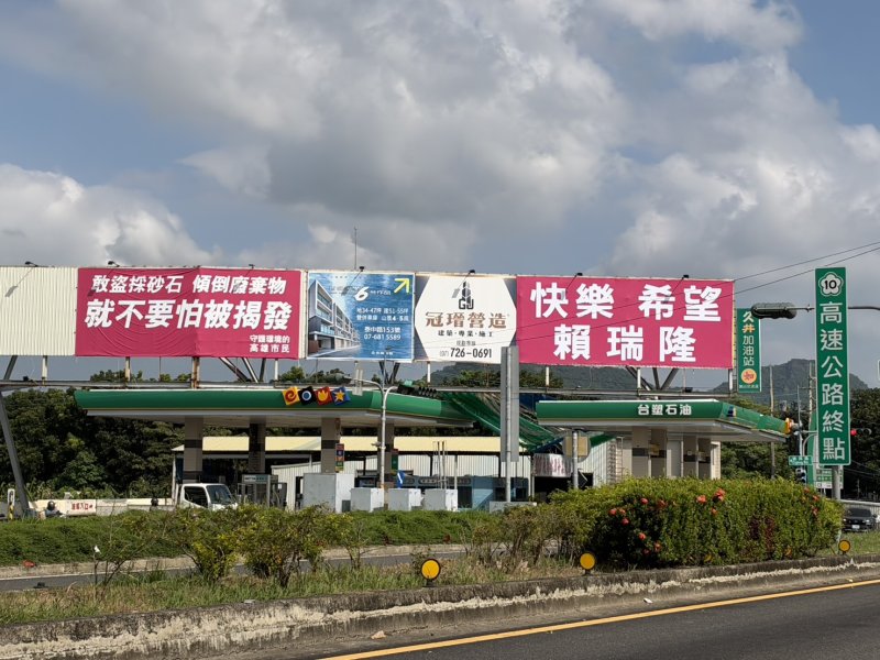 陳麗娜強調,柯志恩團隊日前已針對相關看板涉嫌違反《選罷法》提出告訴,呼籲檢調單位儘速查清看板前後使用者 陳麗娜強調,柯志恩團隊日前已針對相關看板涉嫌違反《選罷法》提出告訴,呼籲檢調單位儘速查清看板前後使用者