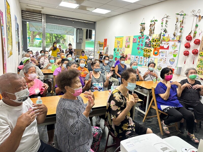 老協樂齡共學堂 高雄熱鬧開課 助老大人活躍老化 中秋溫暖同樂 