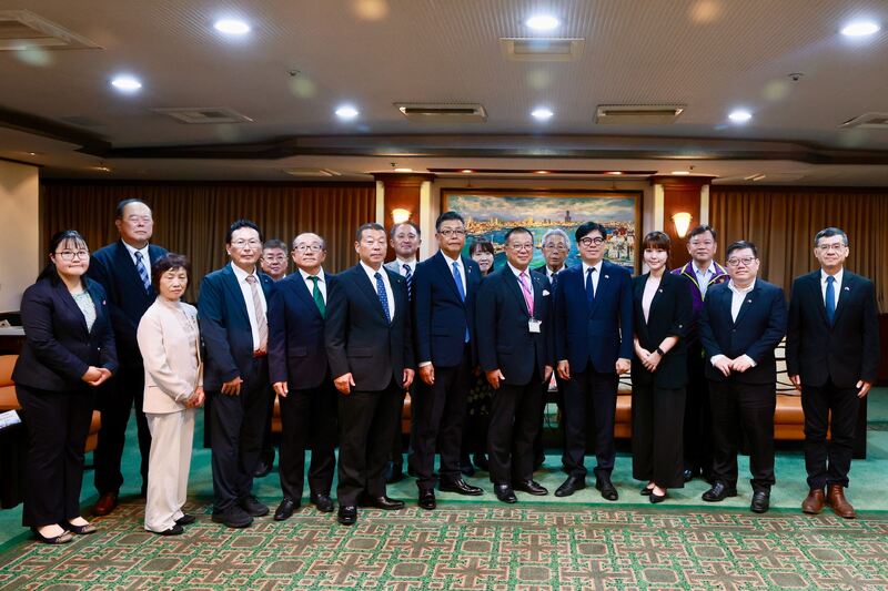 甲仙芋頭促成農產外交！日本新潟縣五泉市長訪高拜會陳其邁