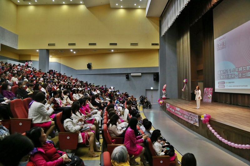 從傳統到創新—走出國際的舞台人生！ 歌仔戲曲天后孫翠鳳嘉市開講
