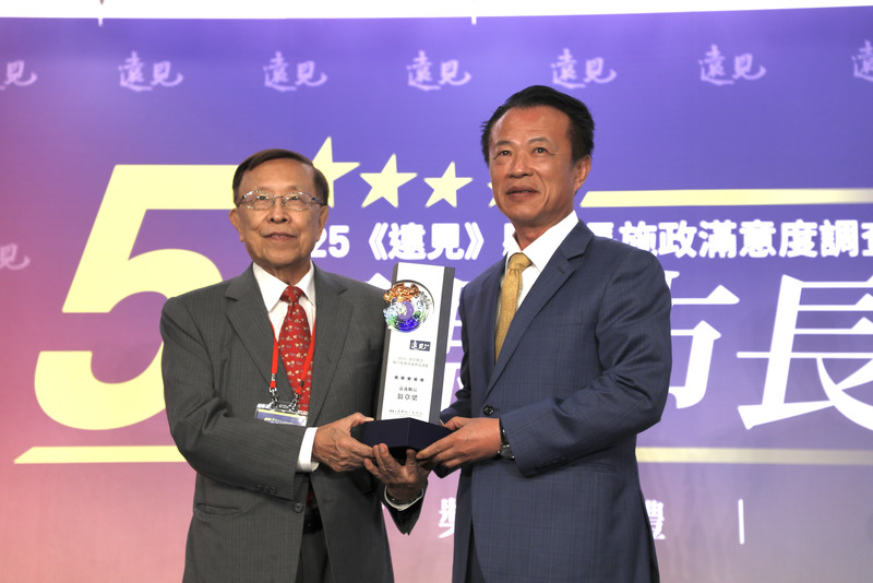四度獲得「五星縣長」殊榮 翁章梁施政滿意度、嘉義縣八大面向均為全台第一