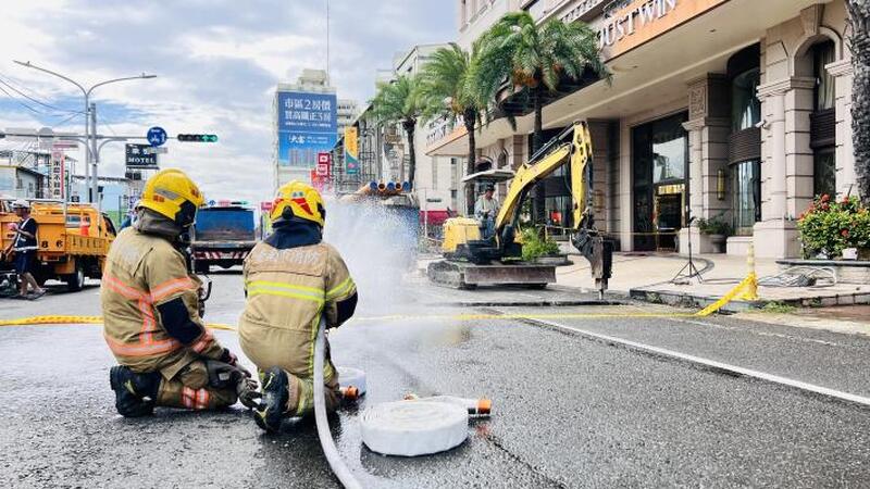台南永康鬧區瓦斯外洩14小時才找到源頭！ 市府急封路、究責業者 勒令6日下班前恢復通車