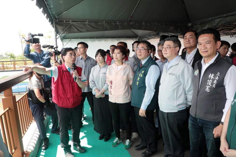 行政院長卓榮泰視察曾文溪排水 黃偉哲親自陪同爭取補助推動水利建設