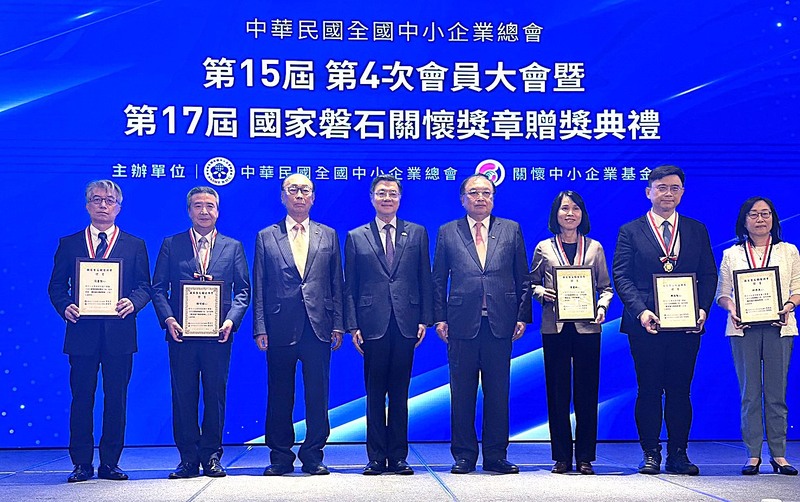 立委賴瑞隆獲國家磐石關懷獎章　肯定推動企業政策與經濟推手
