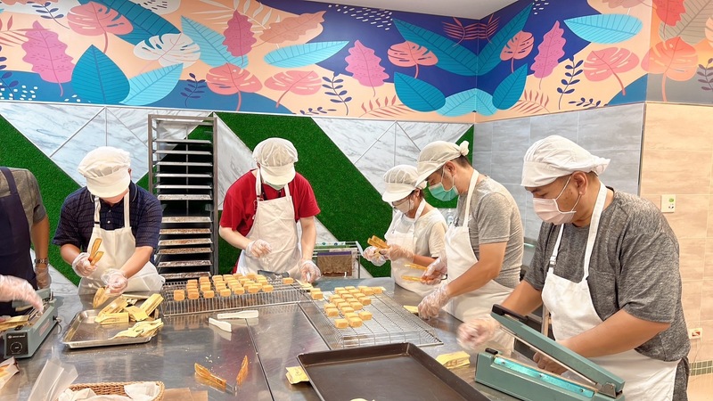 「身障團體×青年設計師」高市府跨局合作推出 中秋限定綜合禮盒  即日起開始預購