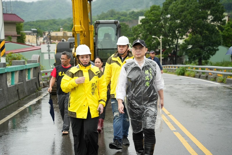 豪雨強襲高雄山區　賴瑞隆前往六龜多點勘災 籲中央地方加速交通搶修及溪流治理