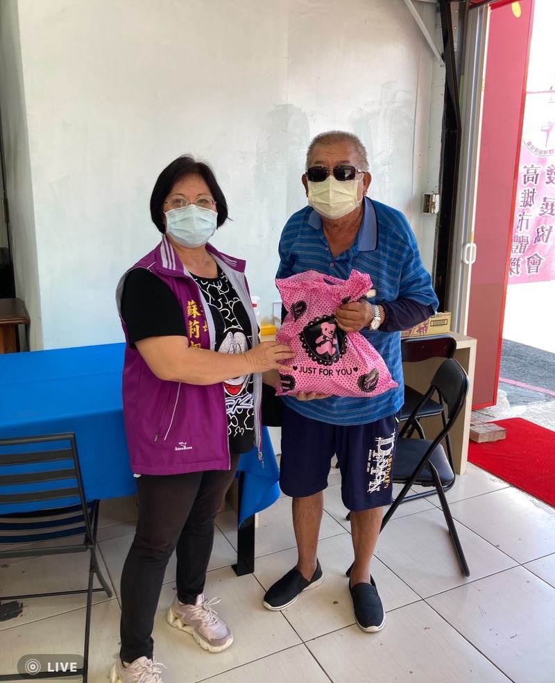 高雄市樂齡想溫馨關懷協會中秋送暖 700份物資發放號召各界響應公益