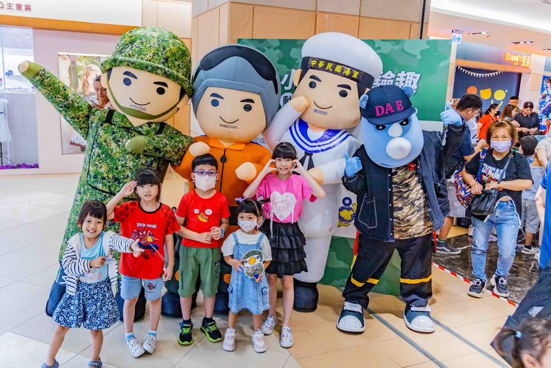  義大世界 「小軍人」人氣爆棚 9/3起樂園接力推優惠
