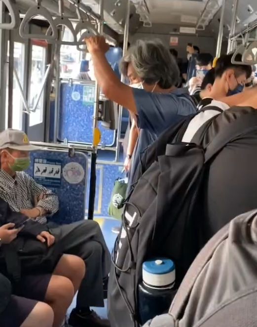 男搭公車要求學生讓博愛座遭拒當場暴怒 網友一面倒挺學生