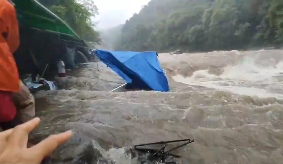 梅花颱風來襲！ 大豹溪水暴漲民眾烤肉險遭沖走急撤離