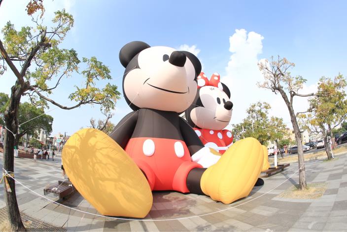 米奇米妮驚喜現身 超巨型陸上氣球登陸台南 「米奇與好朋友CHILL遊台南」經典再+2
