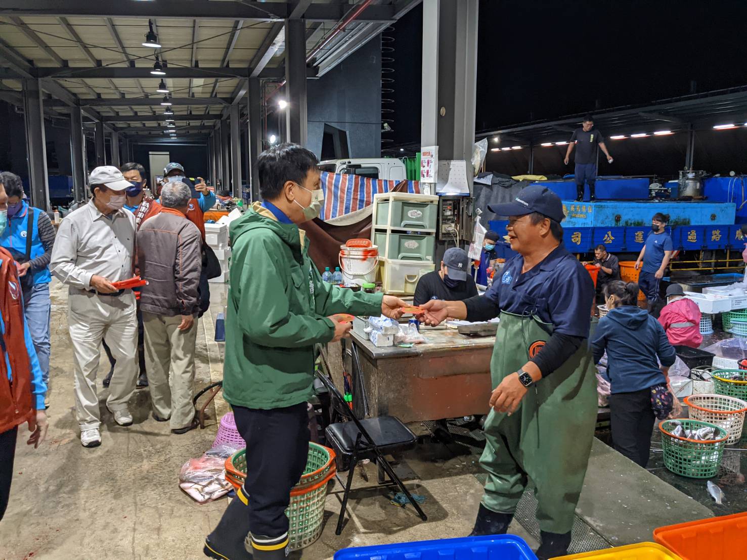 海洋局巡訪魚市 年節魚貨供應充足 價格穩