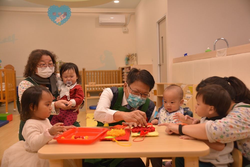 屏東縣公共化幼兒園先行調降師生比至1:12    提升幼兒照護品質
