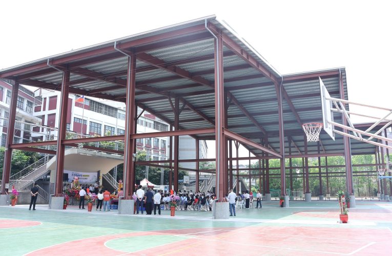 興華高中全台第一座挑高16公尺光電風雨球場落成 黃敏惠市長剪綵祝賀