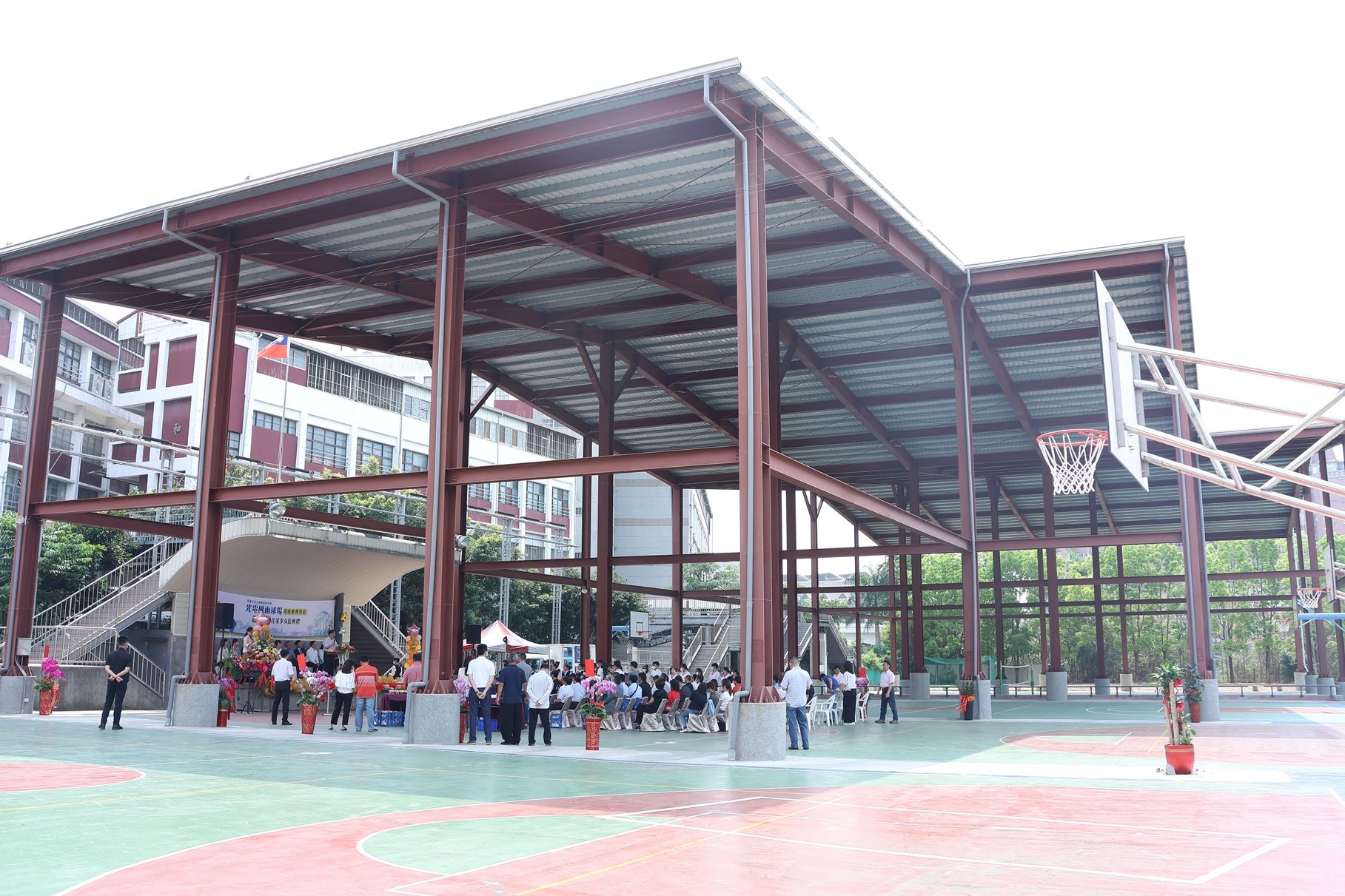興華高中全台第一座挑高16公尺光電風雨球場落成 黃敏惠市長剪綵祝賀