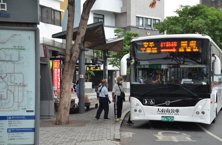 大臺南公車無限搭299月票開票 通勤族開心了