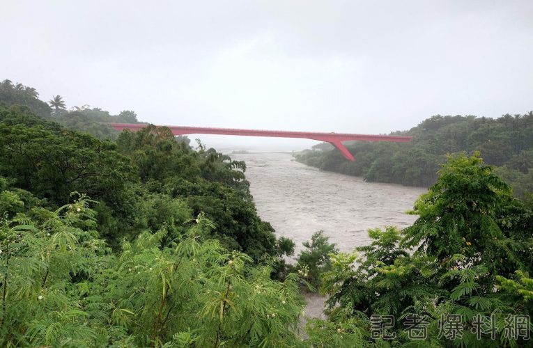 蘇拉颱風外圍環流發威 台東大豪雨警戒”東河驚見土石流”