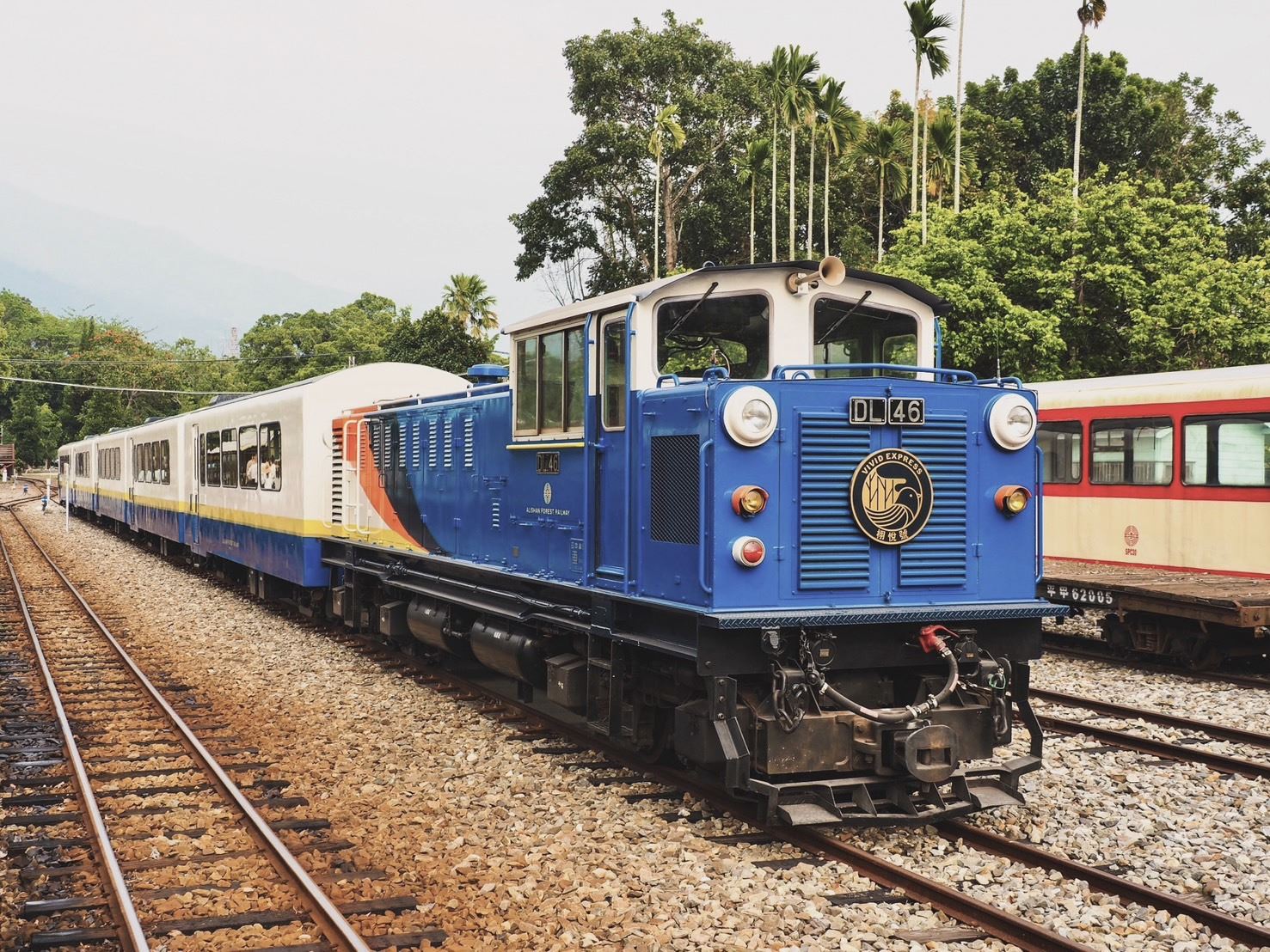 台灣森林鐵道全新改裝第一台觀光列車「栩悅號Vivid Express」5月24日首航