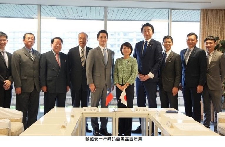 拜會日本前首相麻生太郎及自民黨青年局 蔣萬安邀請出席明年5月在臺北舉辦的世壯運